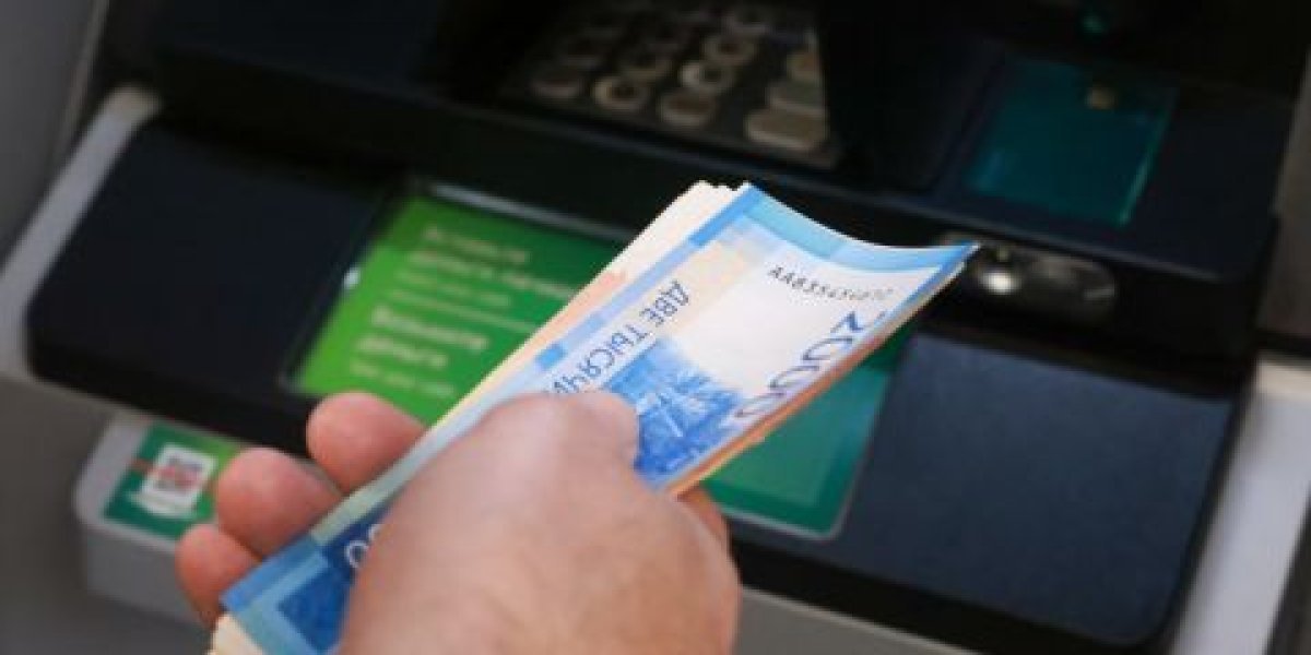 Никогда не подходите к такому банкомату: новая схема ворует деньги, пока вы их вносите Никогда не подходите к такому банкомату: новая схема ворует деньги, пока вы их вносите